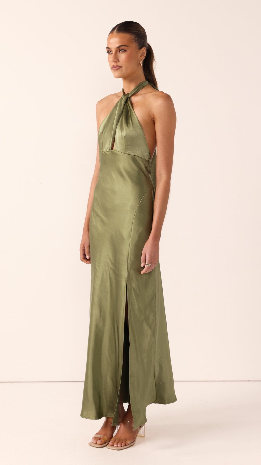 Camille | Elegante abito maxi in raso da donna con scollo all&
