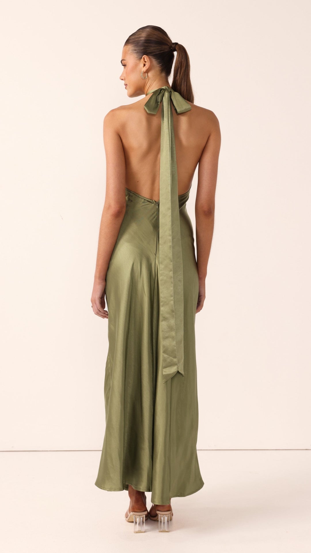 Camille | Elegante abito maxi in raso da donna con scollo all&