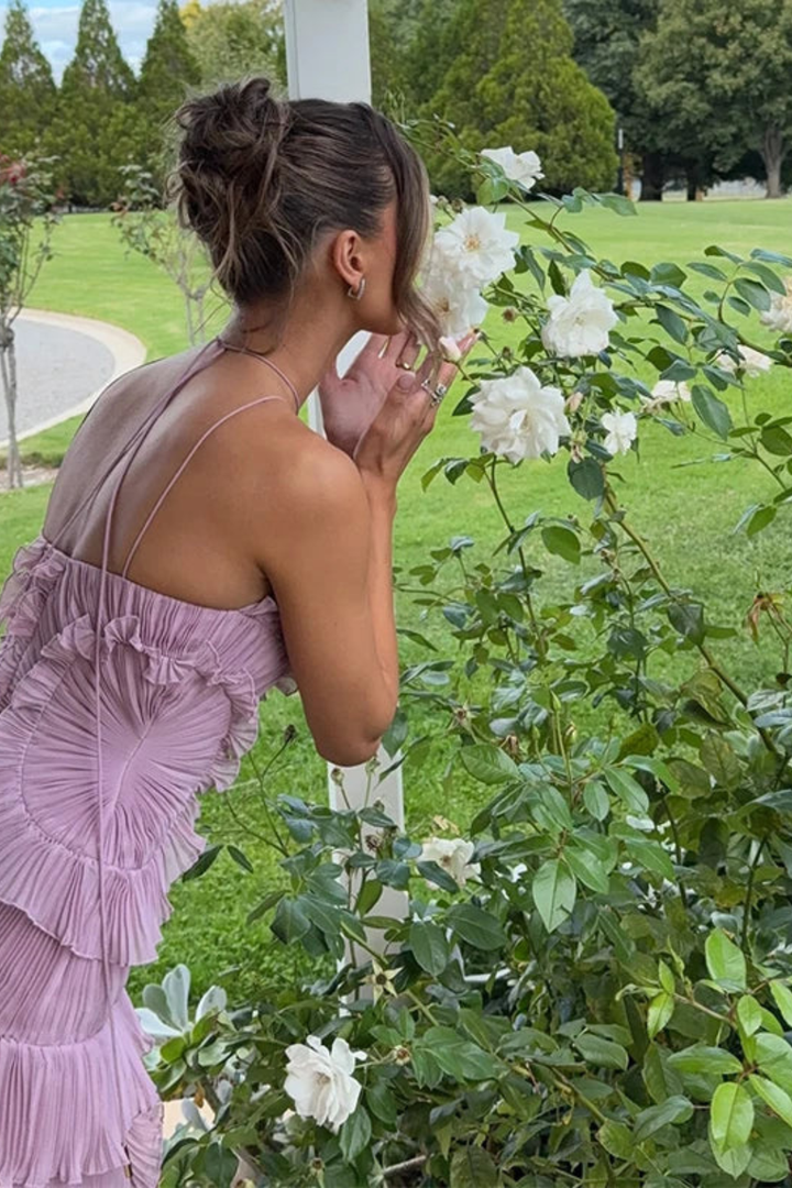 Quinn | Élégante robe longue dos nu à col licou pour invitée de mariage