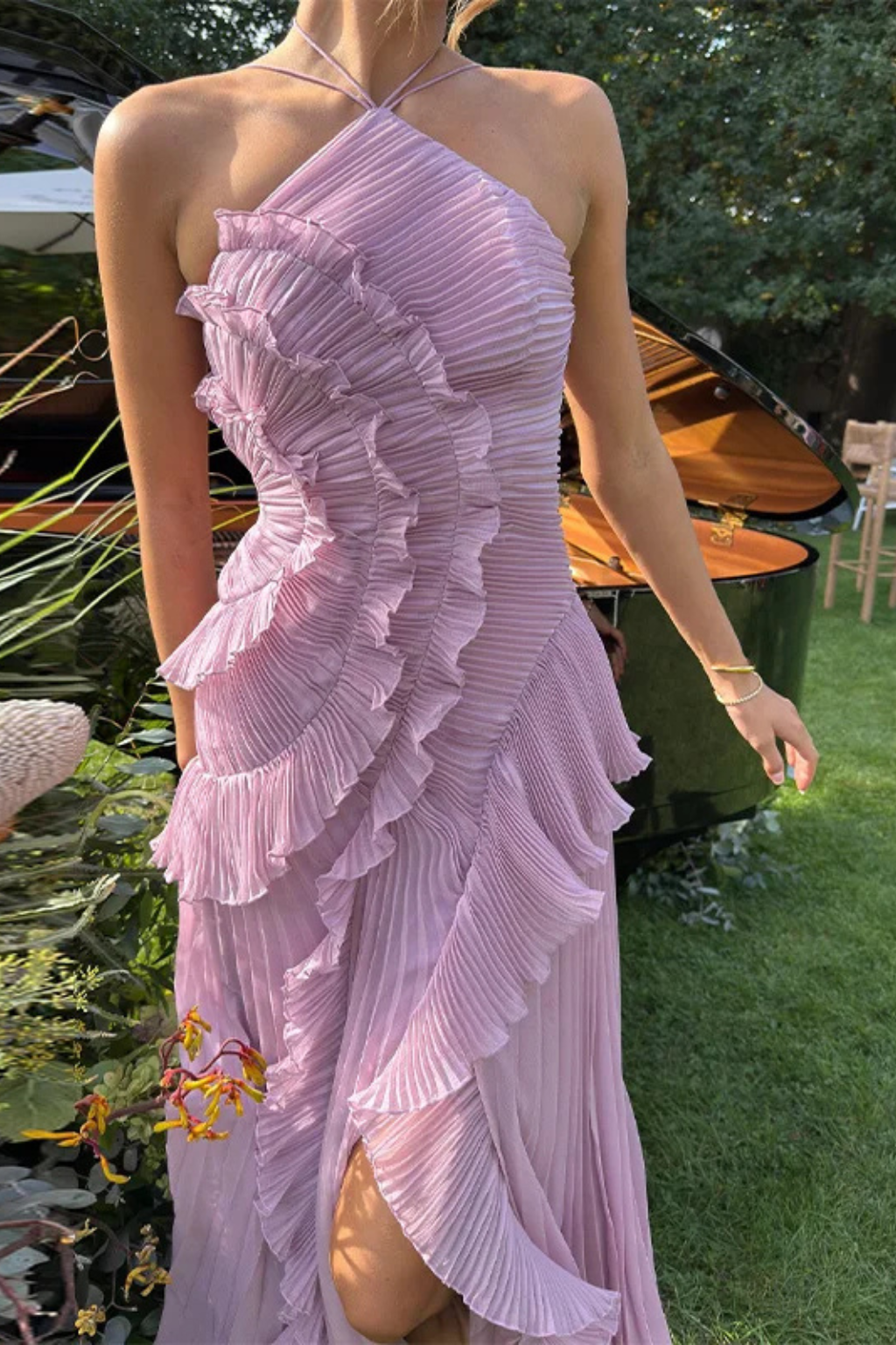 Quinn | Élégante robe longue dos nu à col licou pour invitée de mariage