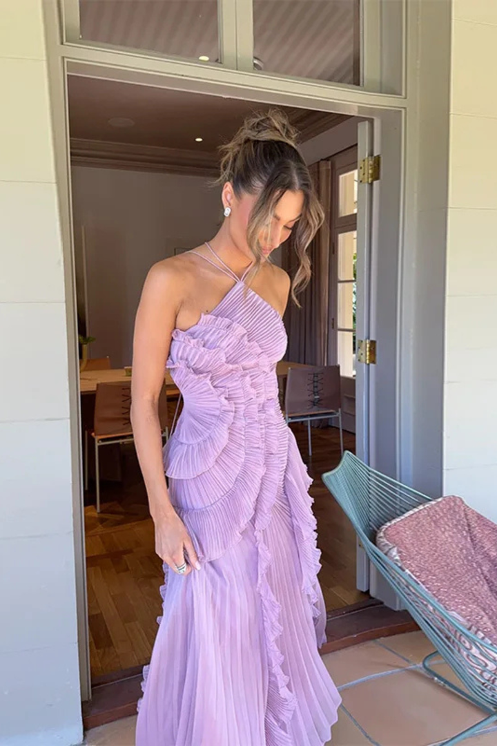 Quinn | Élégante robe longue dos nu à col licou pour invitée de mariage