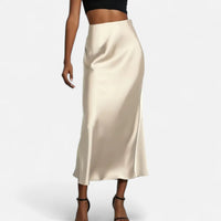 Delia | Jupe midi élégante en satin et coupe biais pour femme